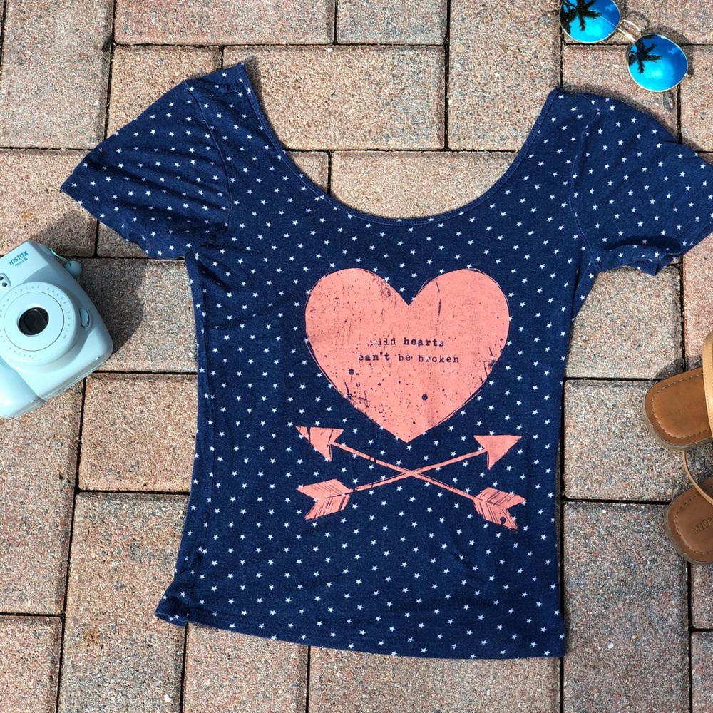 A blue and white polka dotted tee